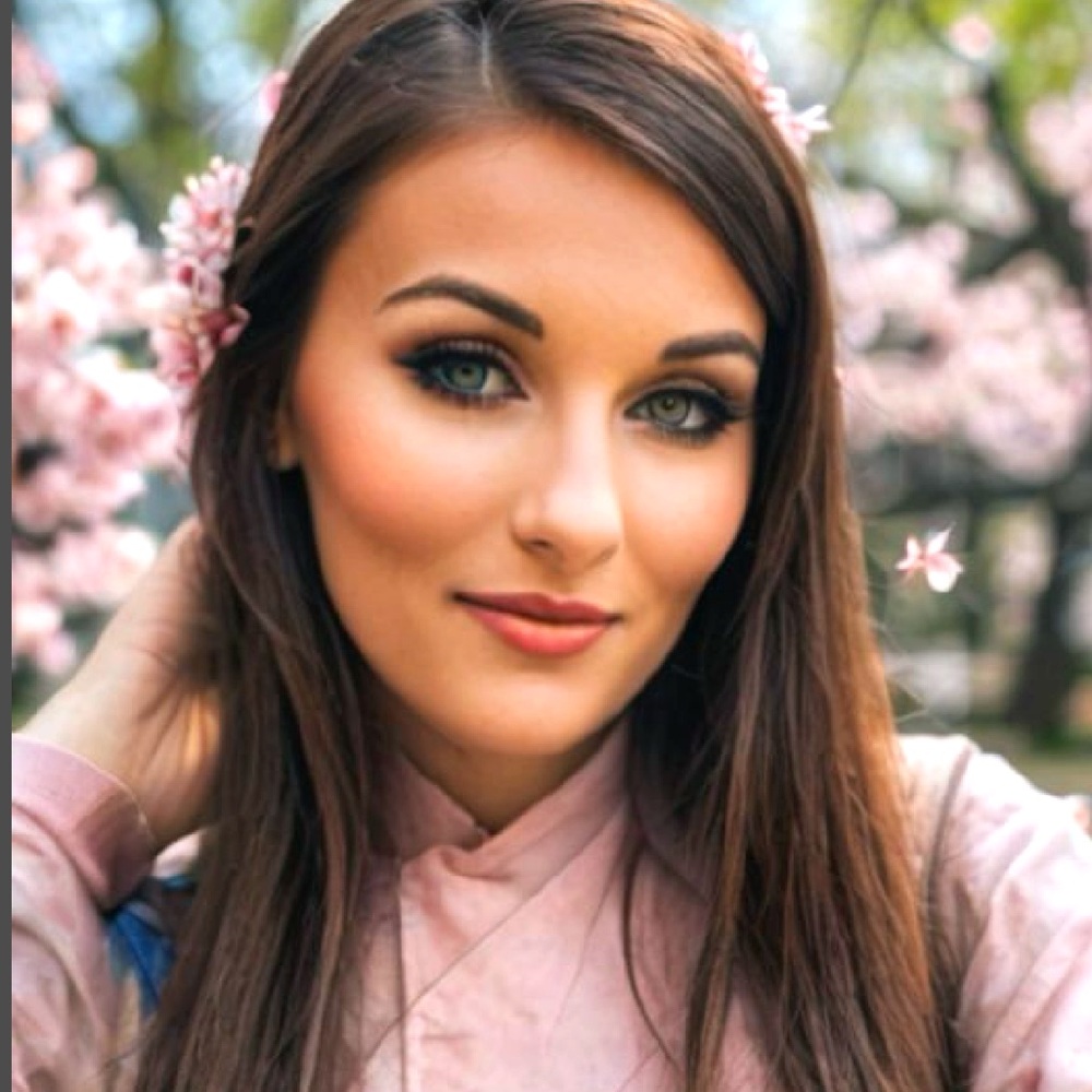Meet your posher, Shana…